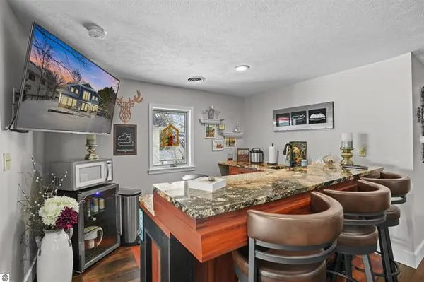 $895,000 | 609 Lake Shore Drive, Cadillac, MI 49601