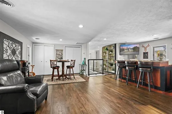 $895,000 | 609 Lake Shore Drive, Cadillac, MI 49601