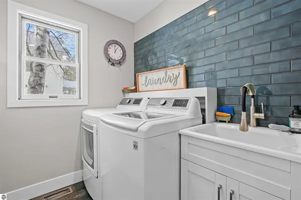 $895,000 | 609 Lake Shore Drive, Cadillac, MI 49601