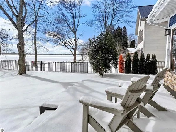 $895,000 | 609 Lake Shore Drive, Cadillac, MI 49601