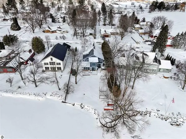 $895,000 | 609 Lake Shore Drive, Cadillac, MI 49601