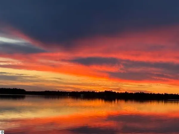 $895,000 | 609 Lake Shore Drive, Cadillac, MI 49601