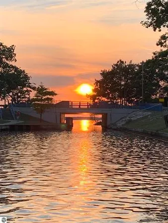 $895,000 | 609 Lake Shore Drive, Cadillac, MI 49601