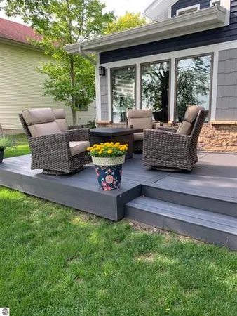$895,000 | 609 Lake Shore Drive, Cadillac, MI 49601