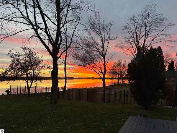 $895,000 | 609 Lake Shore Drive, Cadillac, MI 49601