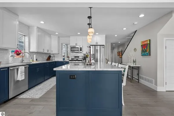 $895,000 | 609 Lake Shore Drive, Cadillac, MI 49601