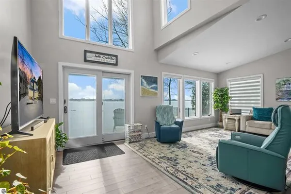 $895,000 | 609 Lake Shore Drive, Cadillac, MI 49601