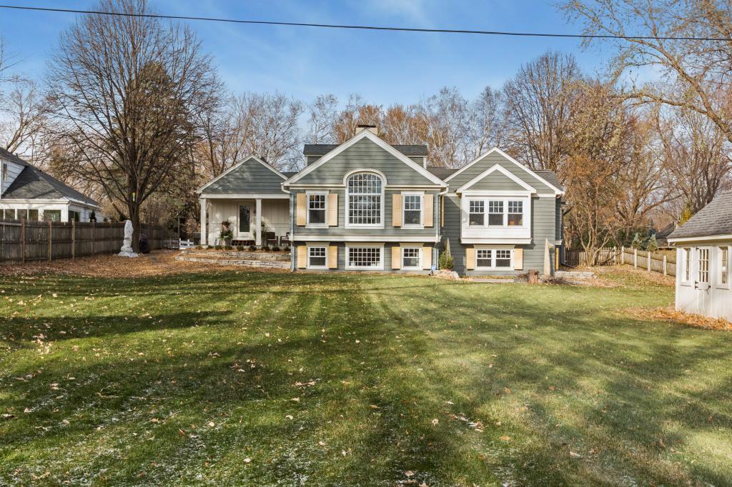 120 Ridgeview Drive Wayzata, MN 55391 - Photo 2 of 24