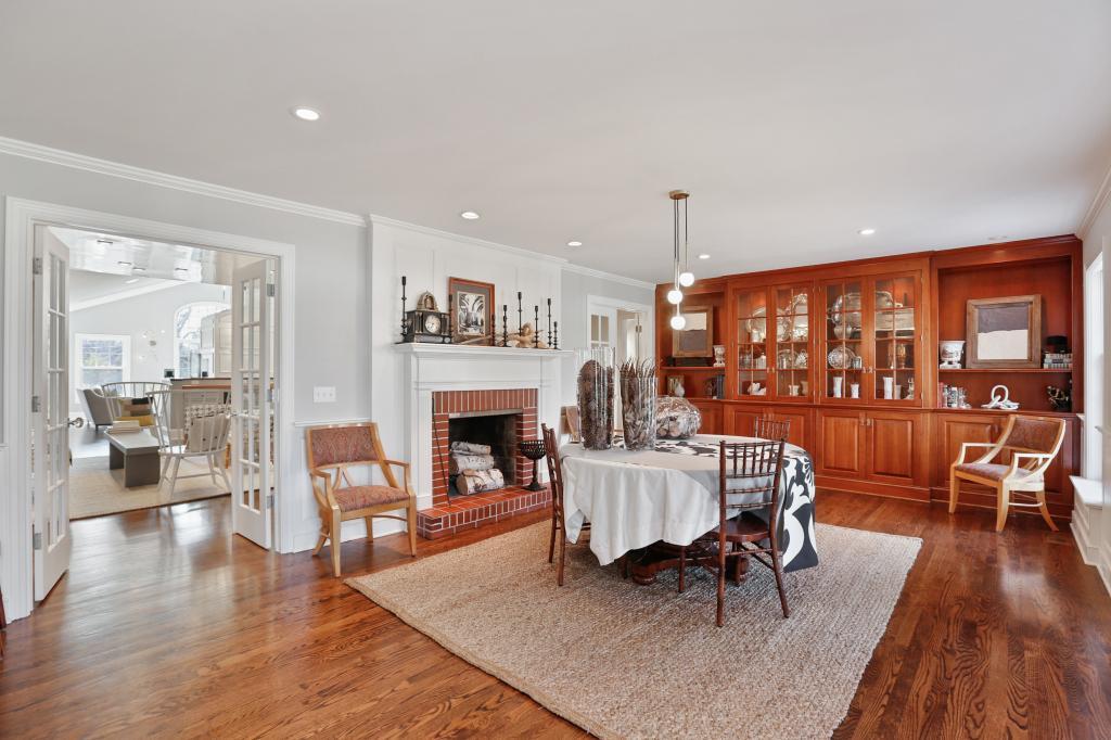 120 Ridgeview Drive Wayzata, MN 55391 - Photo 3 of 24