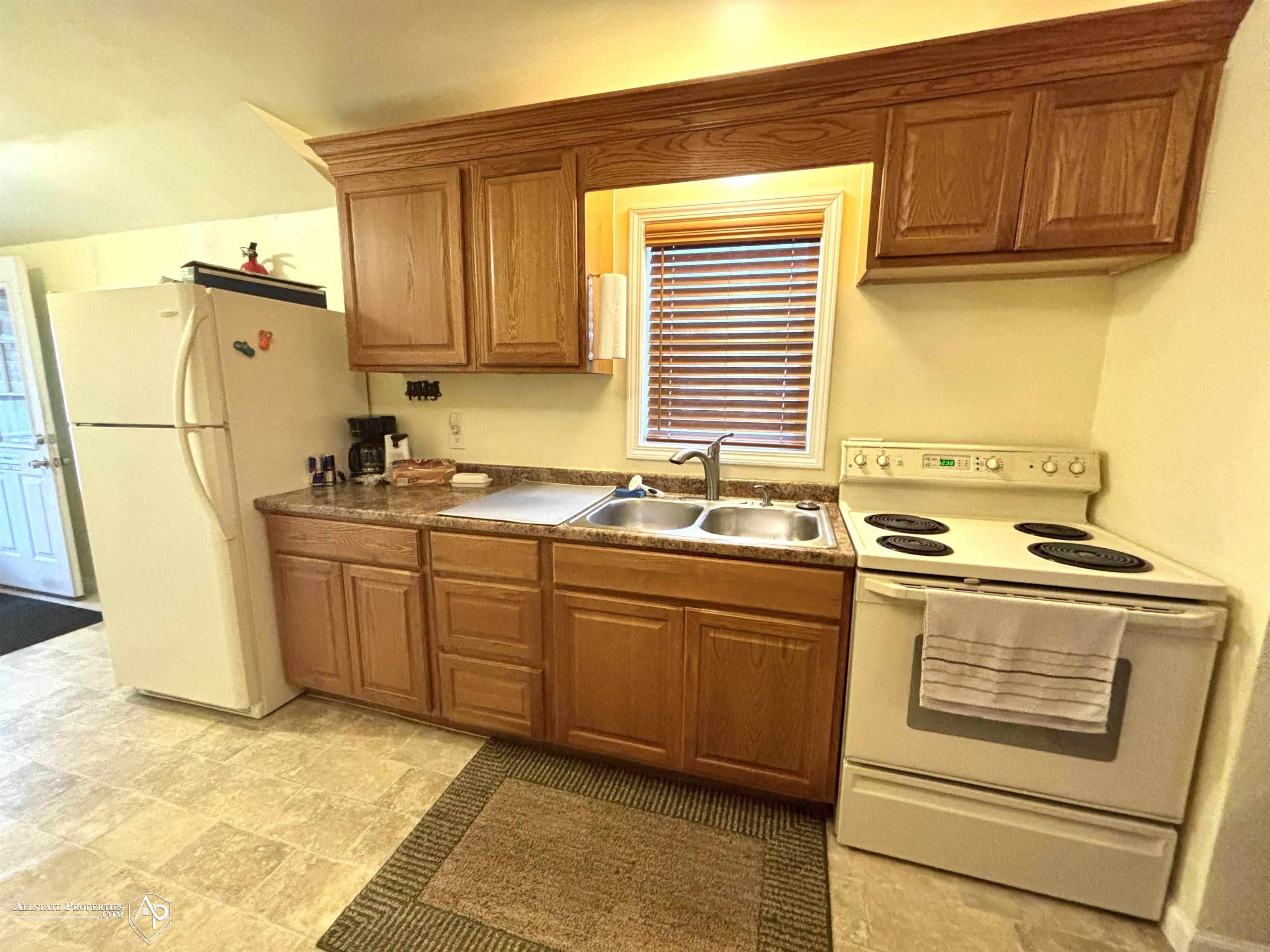 2060 Lavelle Road Flint, MI 48504 - Photo 4 of 15 50160504-aaa4be2c-1609-48ee-95db-dfa9ad36cdec.JPG
