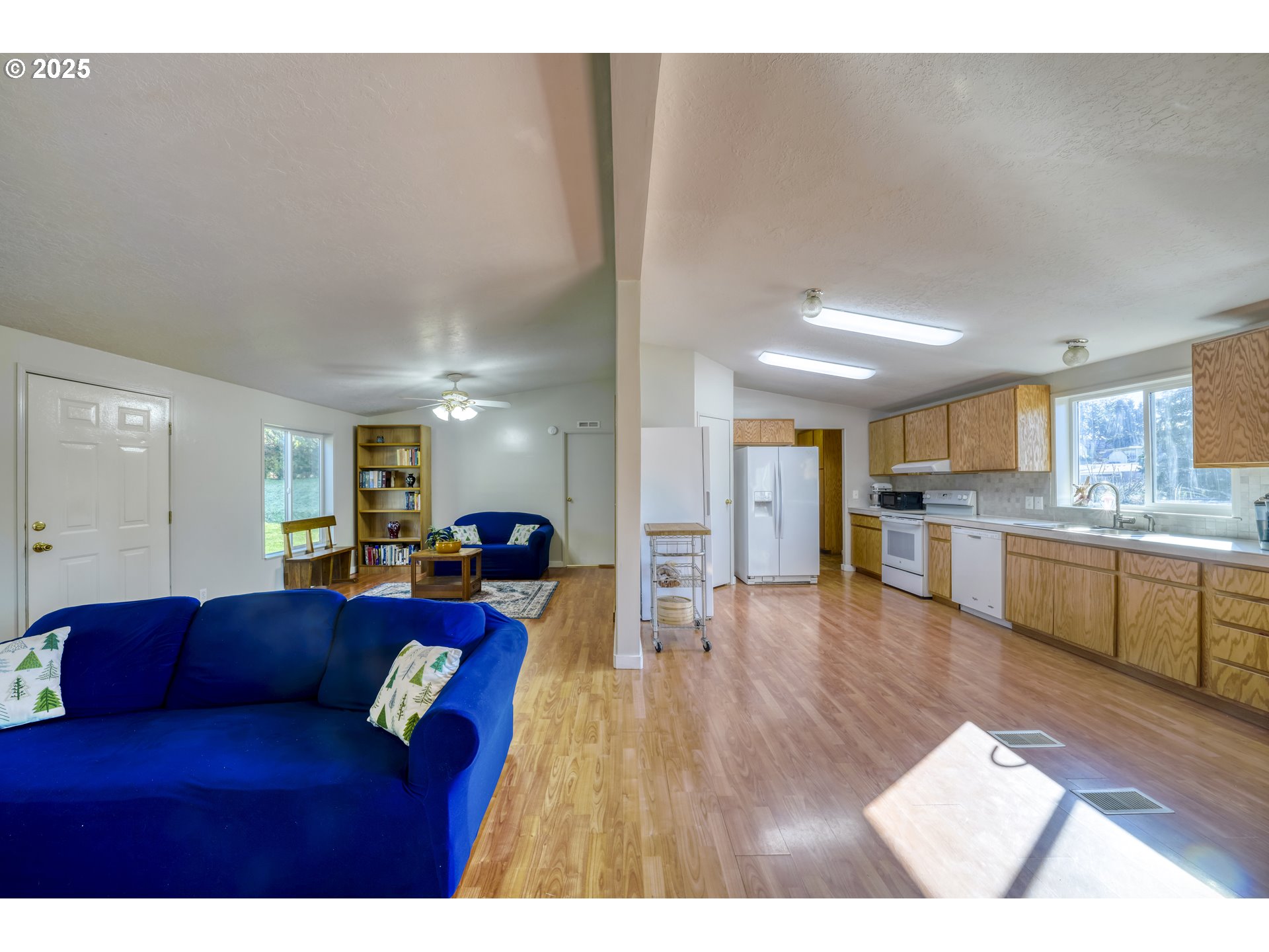 902 South 59th Street Springfield, OR 97478 - Photo 11 of 47
