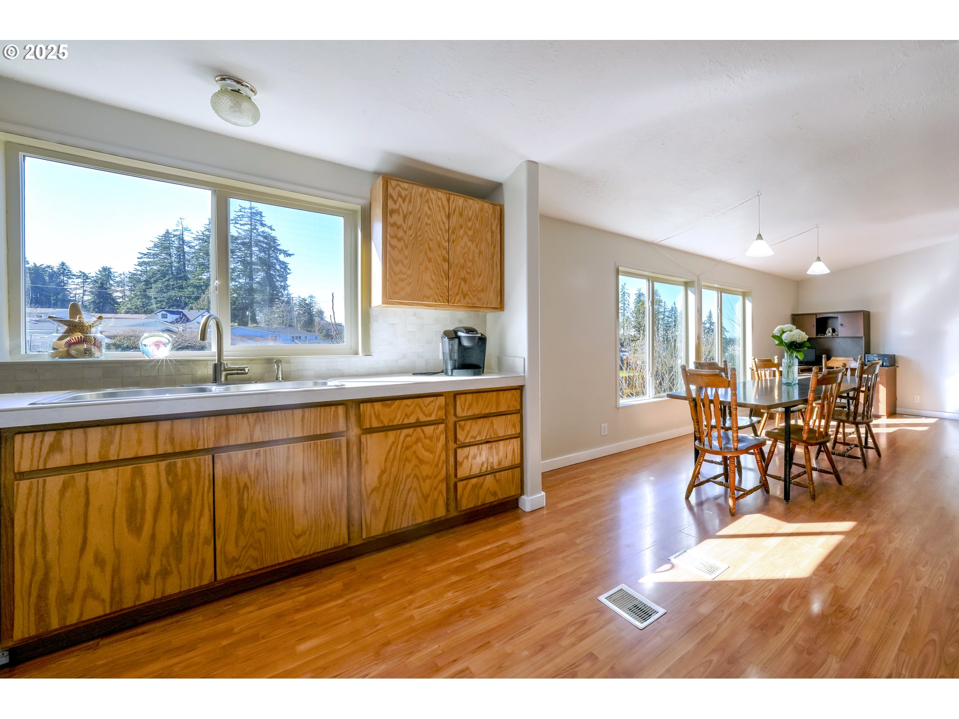 902 South 59th Street Springfield, OR 97478 - Photo 15 of 47