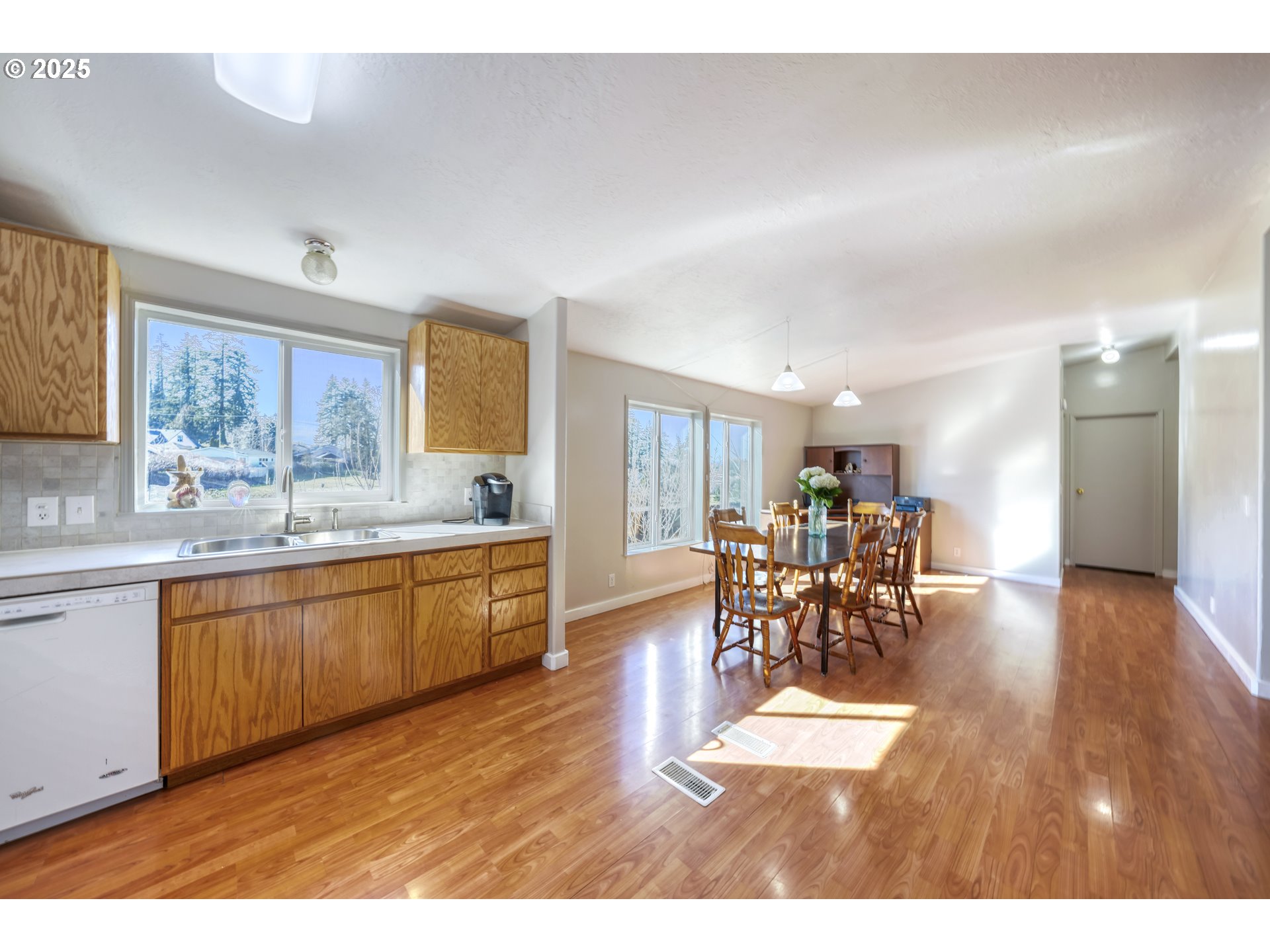 902 South 59th Street Springfield, OR 97478 - Photo 16 of 47