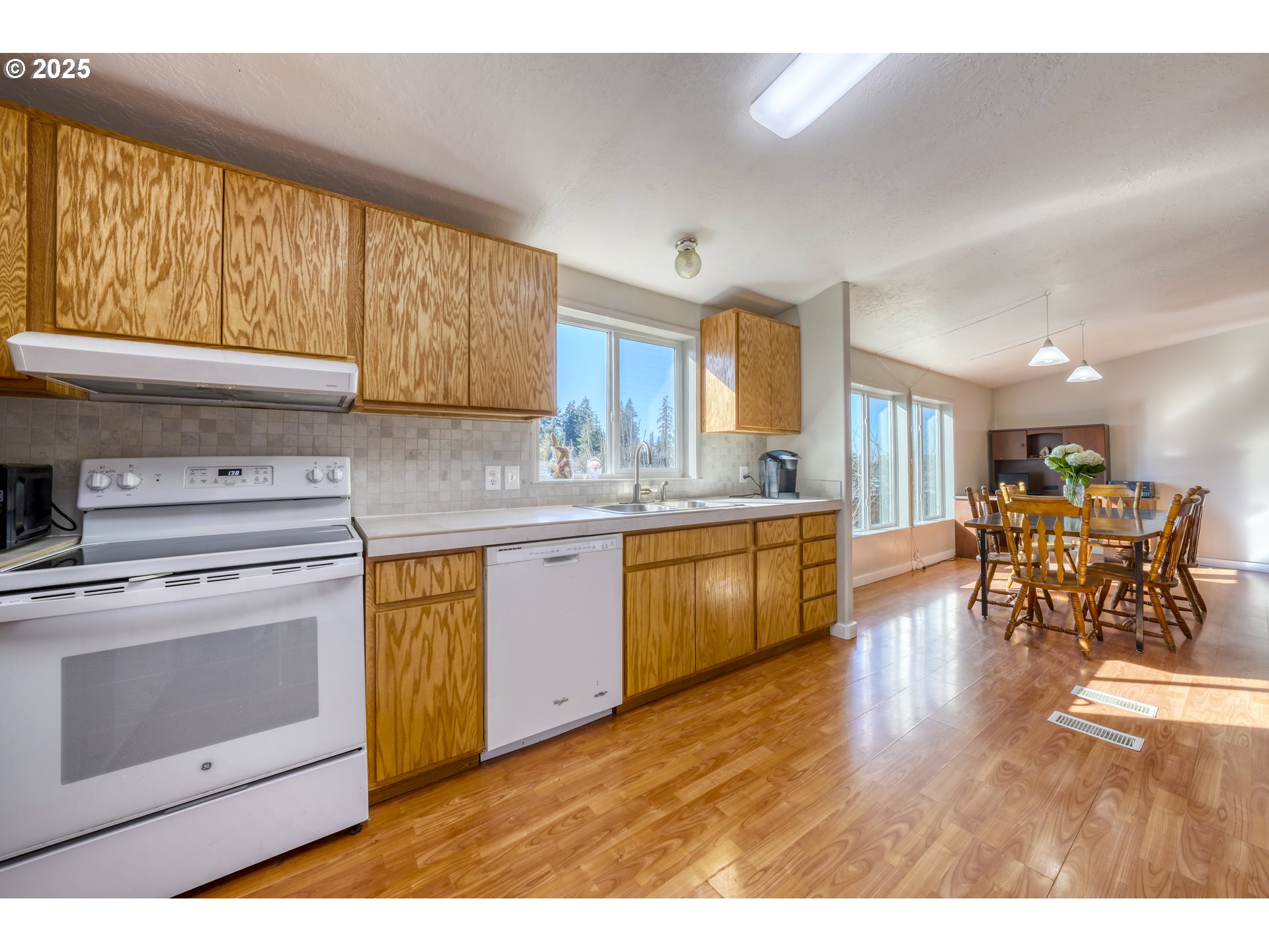 902 South 59th Street Springfield, OR 97478 - Photo 17 of 47