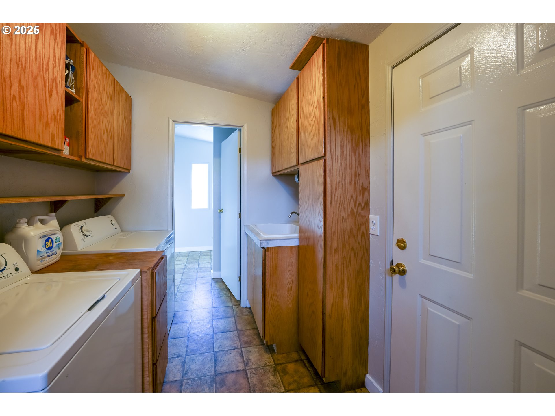 902 South 59th Street Springfield, OR 97478 - Photo 19 of 47