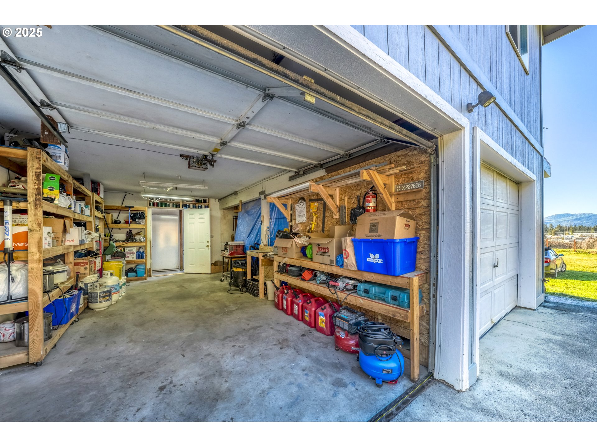 902 South 59th Street Springfield, OR 97478 - Photo 5 of 47