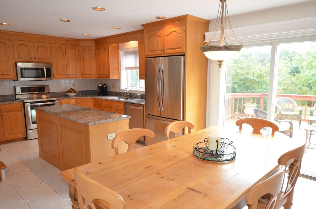 155 Autumn Road Wrentham, MA 02093 - Photo 3 of 30