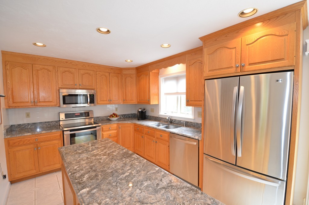 155 Autumn Road Wrentham, MA 02093 - Photo 4 of 30