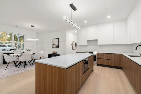 $1,420,575 | 16 Stearns Road, Unit 207, Wellesley, MA 02482