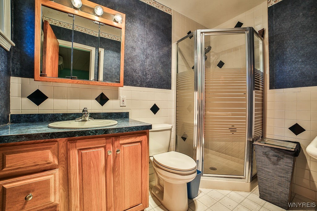 425 Tryon Drive Lewiston, NY 14092 - Photo 19 of 32 Full bath off primary