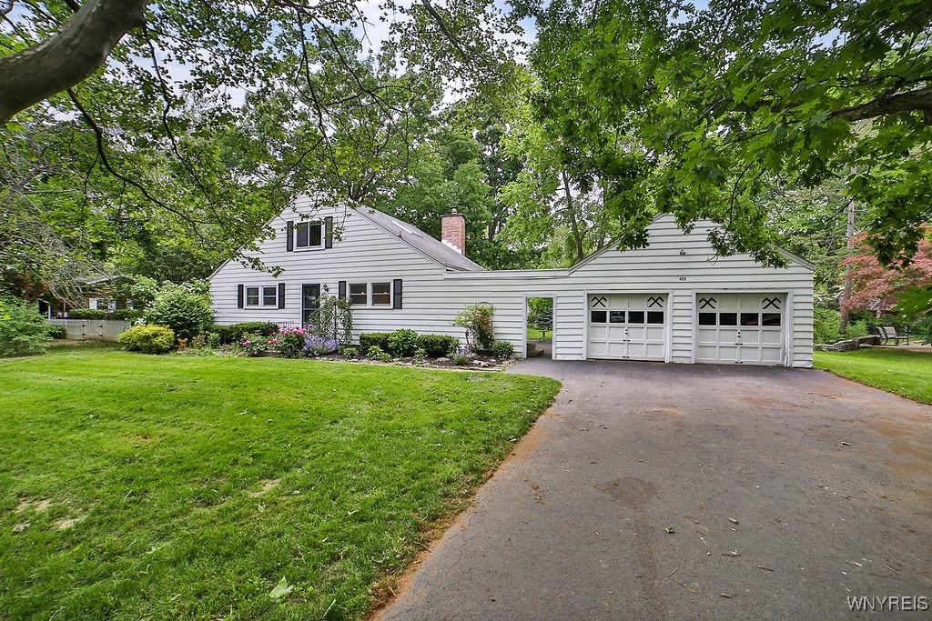 425 Tryon Drive Lewiston, NY 14092 - Photo 2 of 32