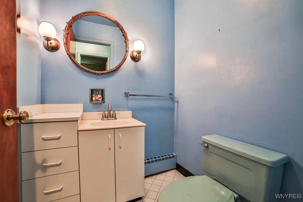 425 Tryon Drive Lewiston, NY 14092 - Photo 22 of 32 1st floor half bath