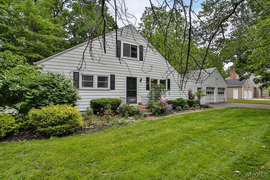 425 Tryon Drive Lewiston, NY 14092 - Photo 3 of 32