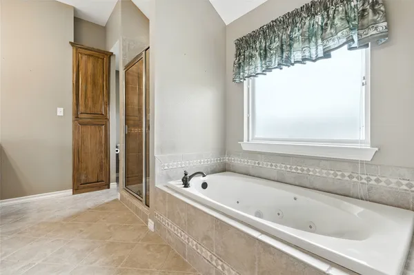 $499,900 | 100 Davis Court, Thorndale, TX 76577