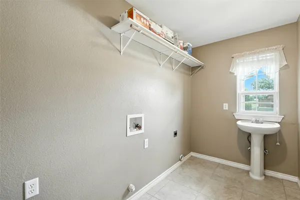 $499,900 | 100 Davis Court, Thorndale, TX 76577