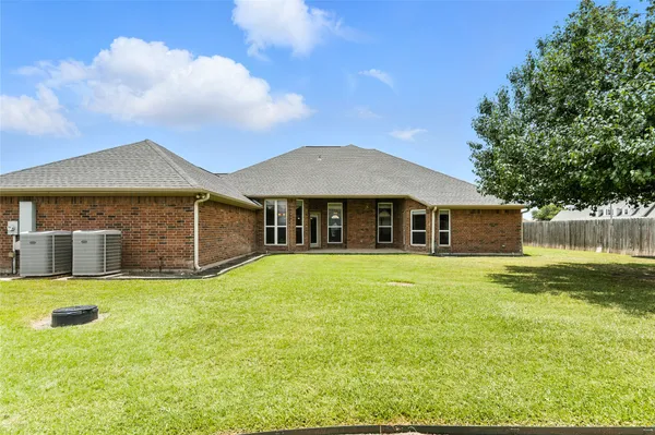 $499,900 | 100 Davis Court, Thorndale, TX 76577