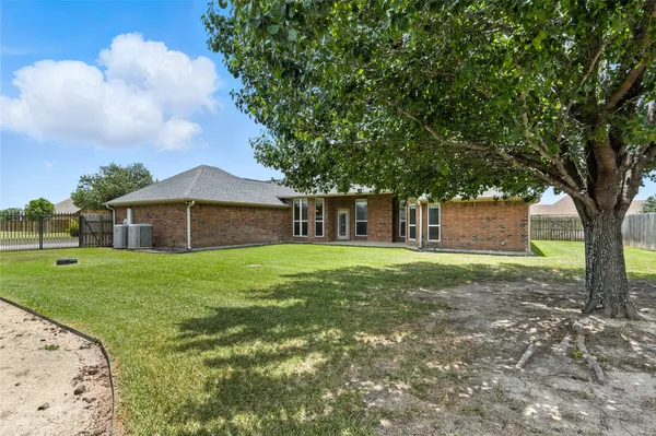 $499,900 | 100 Davis Court, Thorndale, TX 76577