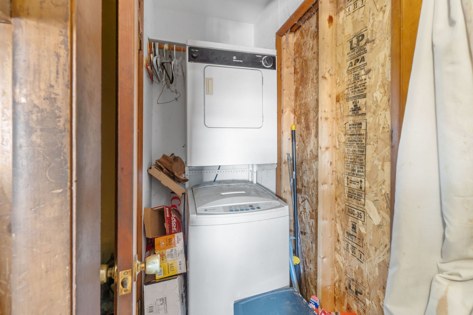 11505 Lakeview Road Richmond, IL 60071 - Photo 17 of 22 a utility room with a window dryer and washer