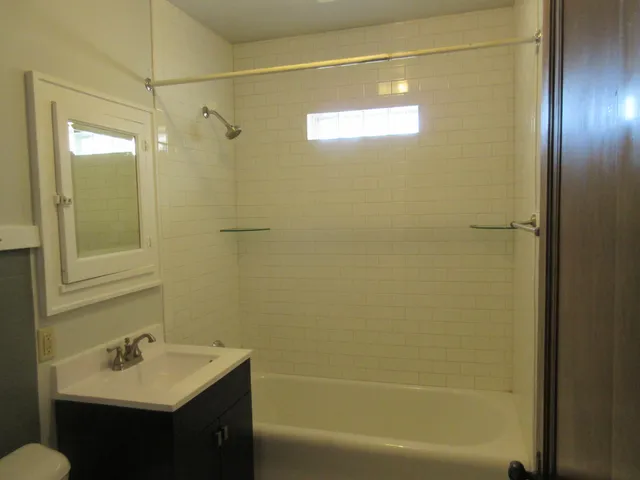 $1,395 | 2615 Taylor Avenue, Unit UPPR, Racine, WI 53403