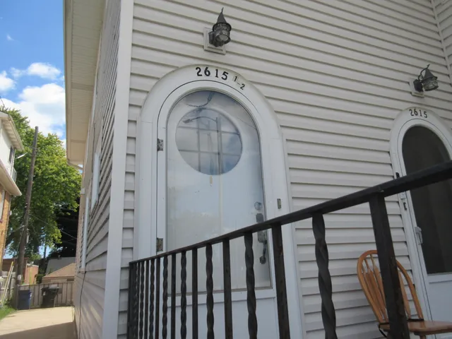 $1,395 | 2615 Taylor Avenue, Unit UPPR, Racine, WI 53403