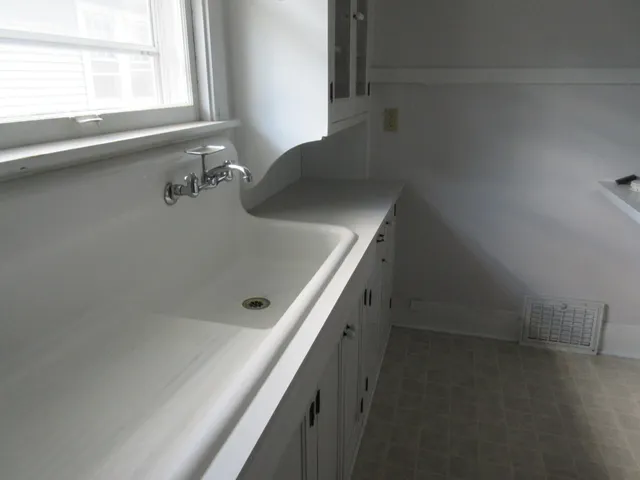 $1,395 | 2615 Taylor Avenue, Unit UPPR, Racine, WI 53403