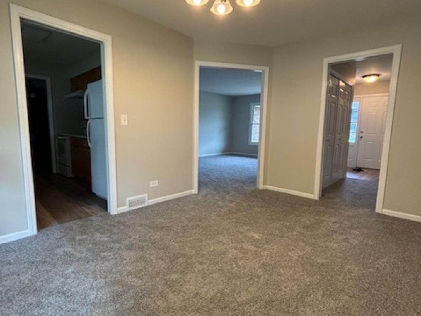 654 Longview Drive Antioch, IL 60002 - Photo 11 of 22 a view of a room with a hallway