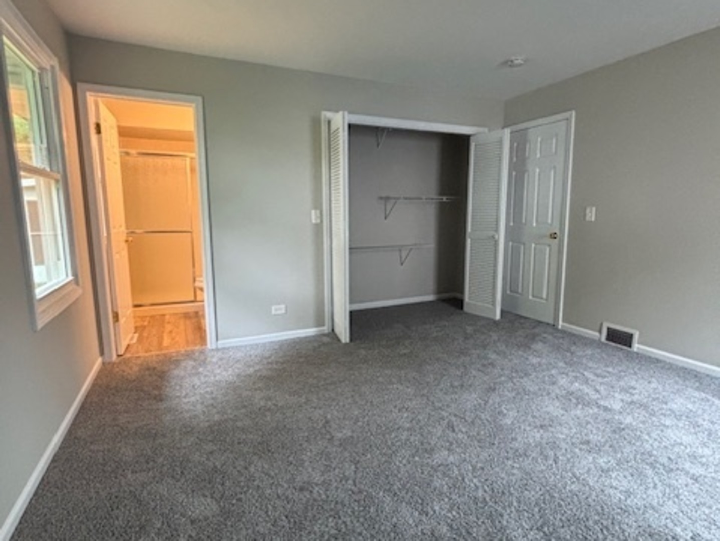 654 Longview Drive Antioch, IL 60002 - Photo 14 of 22 a view of an empty room with a window