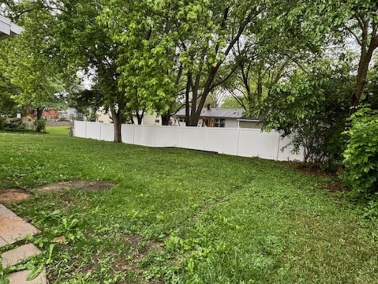 654 Longview Drive Antioch, IL 60002 - Photo 3 of 22 a view of a backyard with large trees