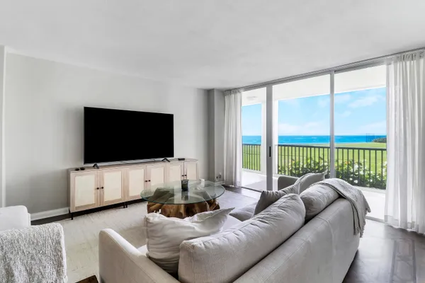 $3,400 | 5400 North Ocean Drive, Unit 1B, Riviera Beach, FL 33404