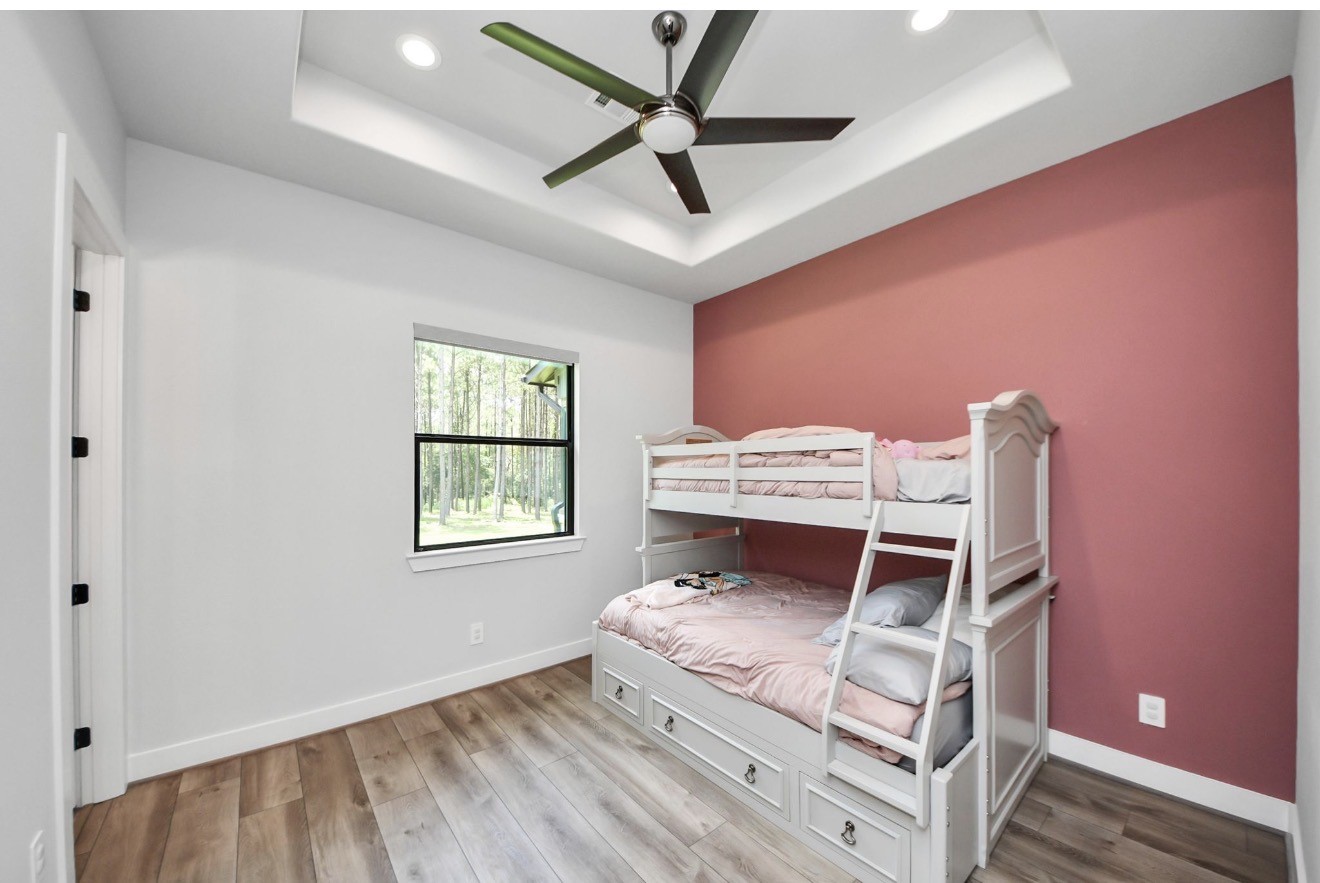 12784 Oak Barrel Road Willis, TX 77378 - Photo 18 of 28 a living room with a bed and a window