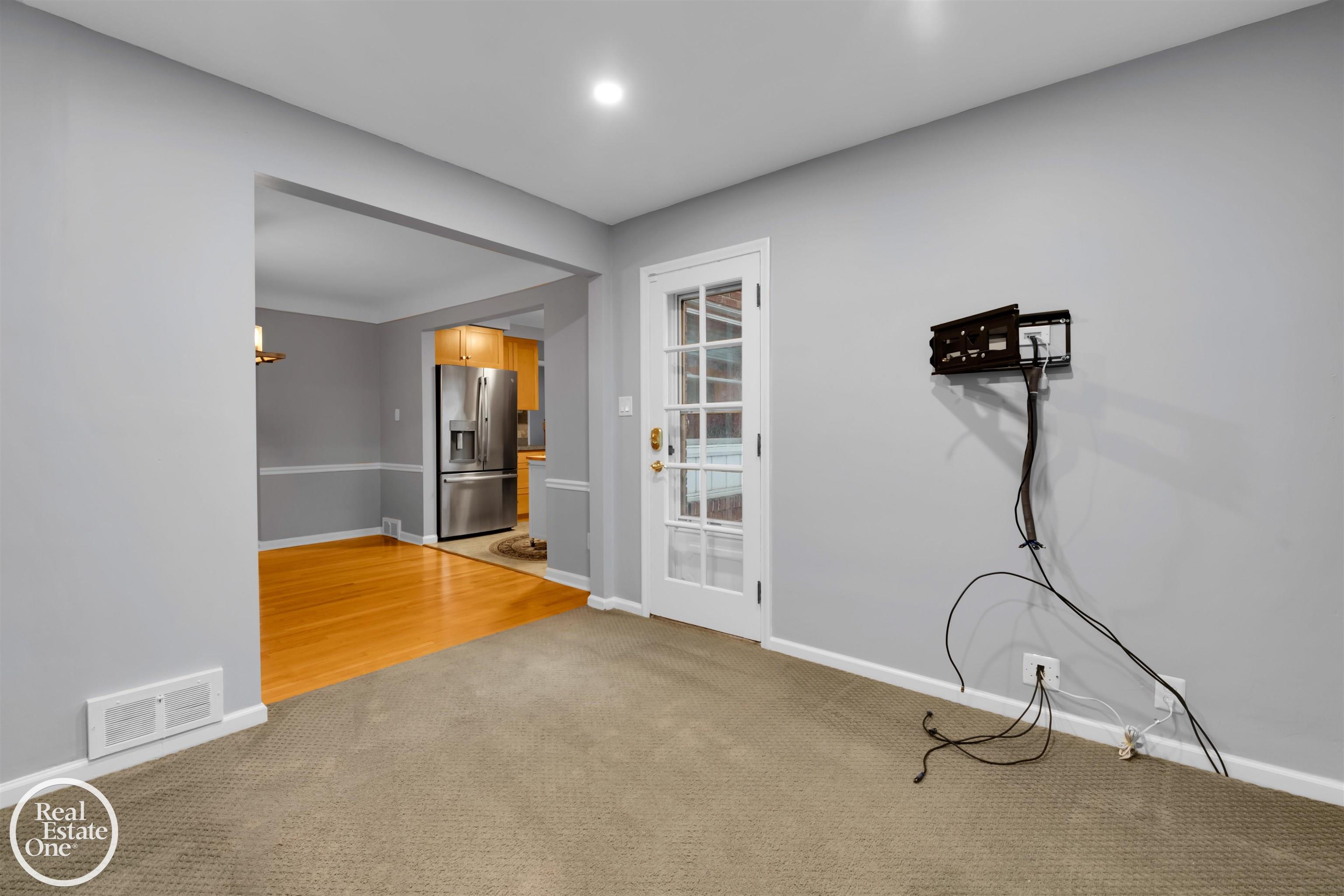 1989 Littlestone Road Grosse Pointe, MI 48236 - Photo 12 of 29 50135369-d3382559-f150-4c11-a2b8-dab4e746cef8.JPG