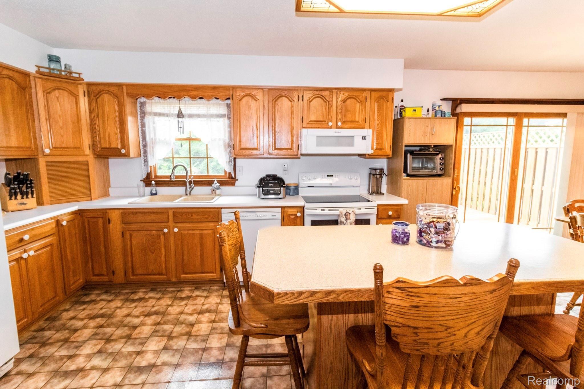 6666 Lothrop Road Imlay City, MI 48444 - Photo 7 of 16 d30d2de7220eb9af0e534699496657e6.jpg