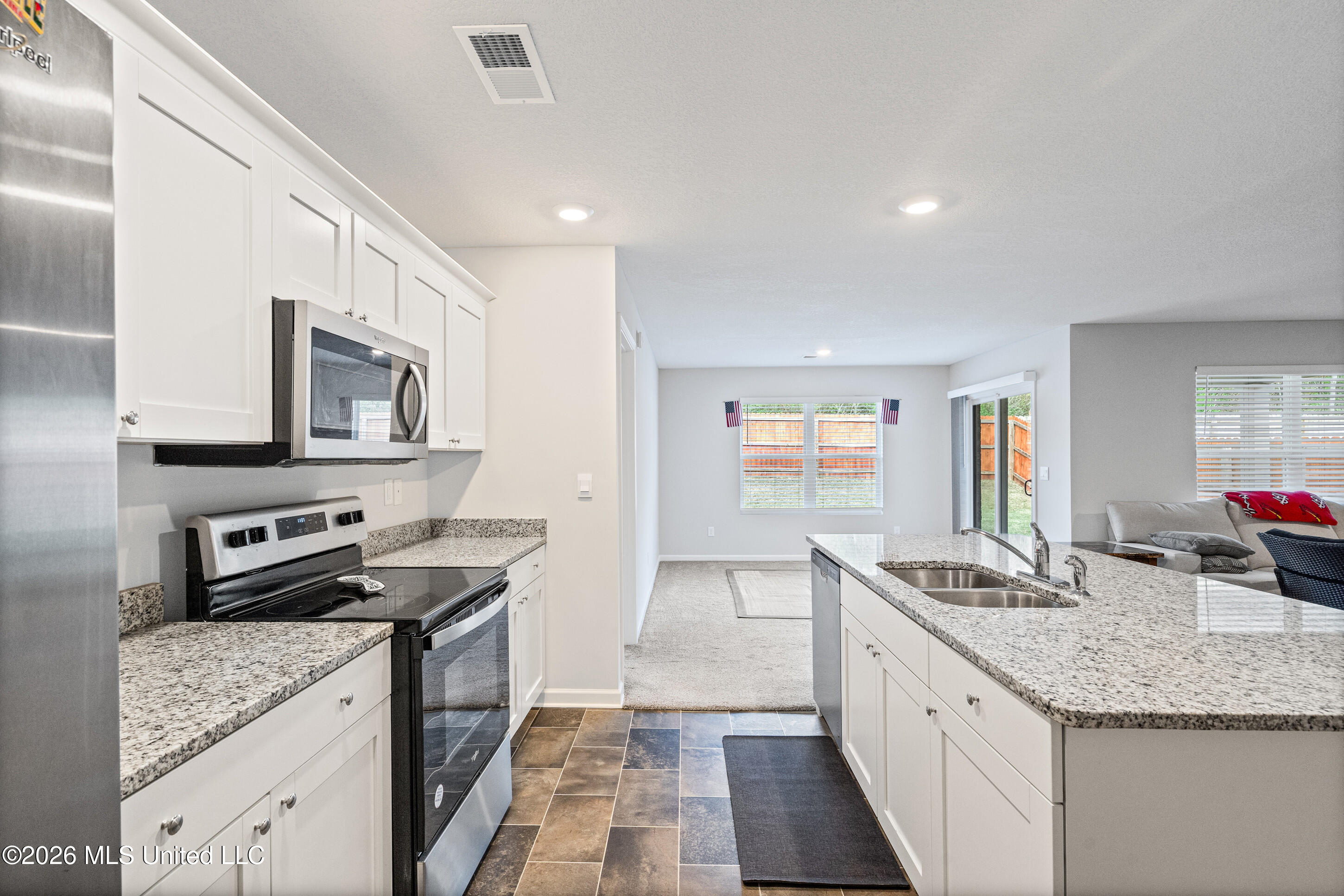 20 Lee Creek Road Byhalia, MS 38611 - Photo 9 of 26 KItchen Toward Dining