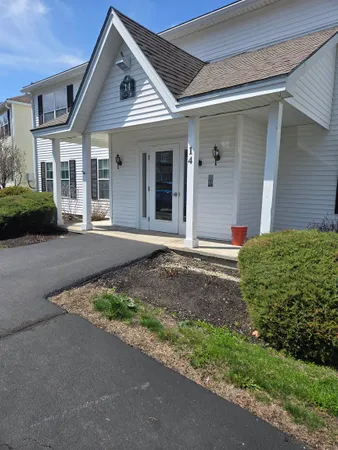 $240,000 | 14 Tampa Drive, Unit B, Rochester, NH 03867
