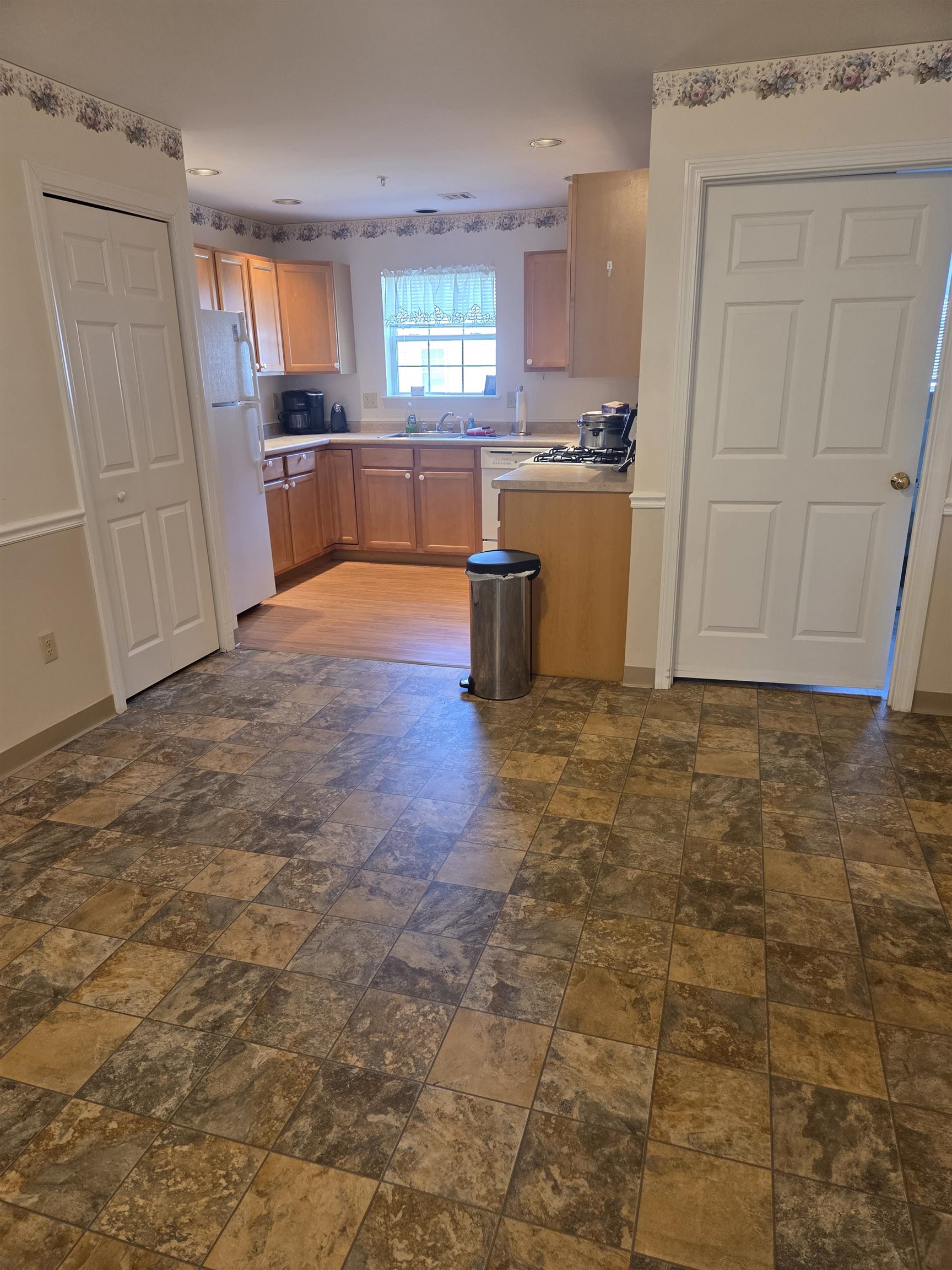 14 Tampa Drive, Unit B Rochester, NH 03867 - Photo 4 of 10