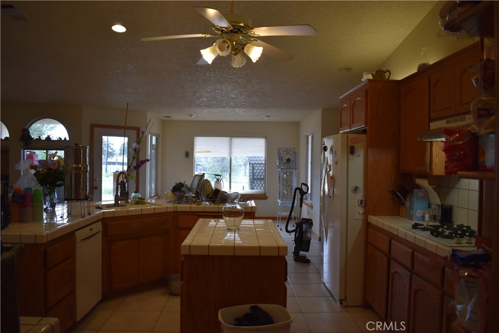 19485 Kinai Road Apple Valley, CA 92307 - Photo 7 of 12