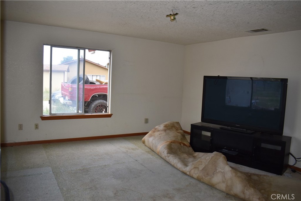 19485 Kinai Road Apple Valley, CA 92307 - Photo 9 of 12 a view of an empty room with a window