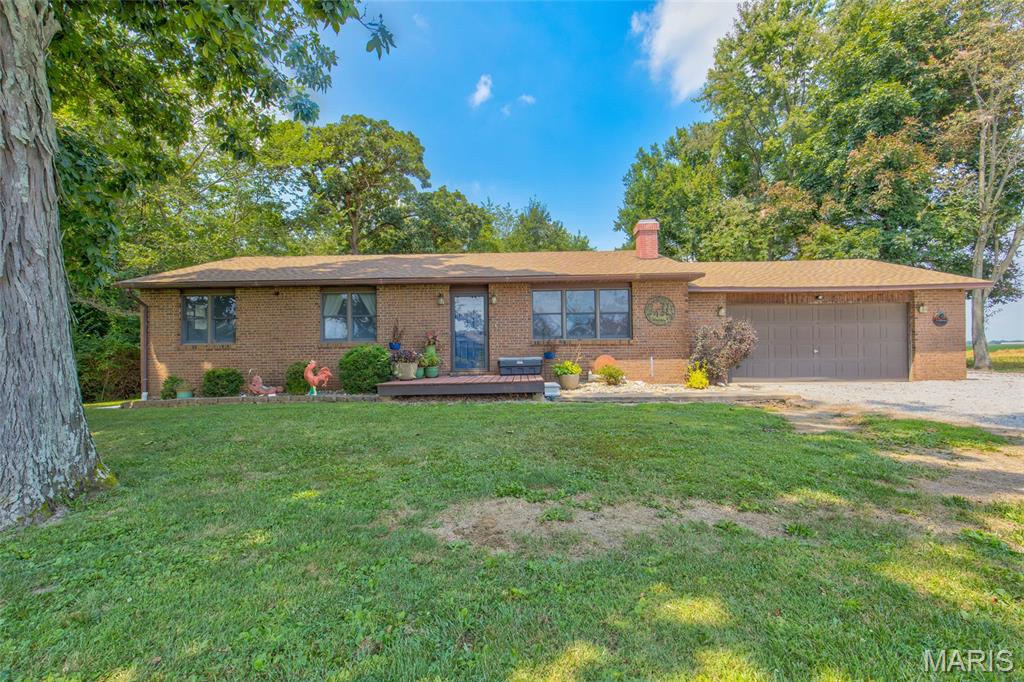8945 Prairietown Road Dorsey, IL 62021 - Photo 1 of 41