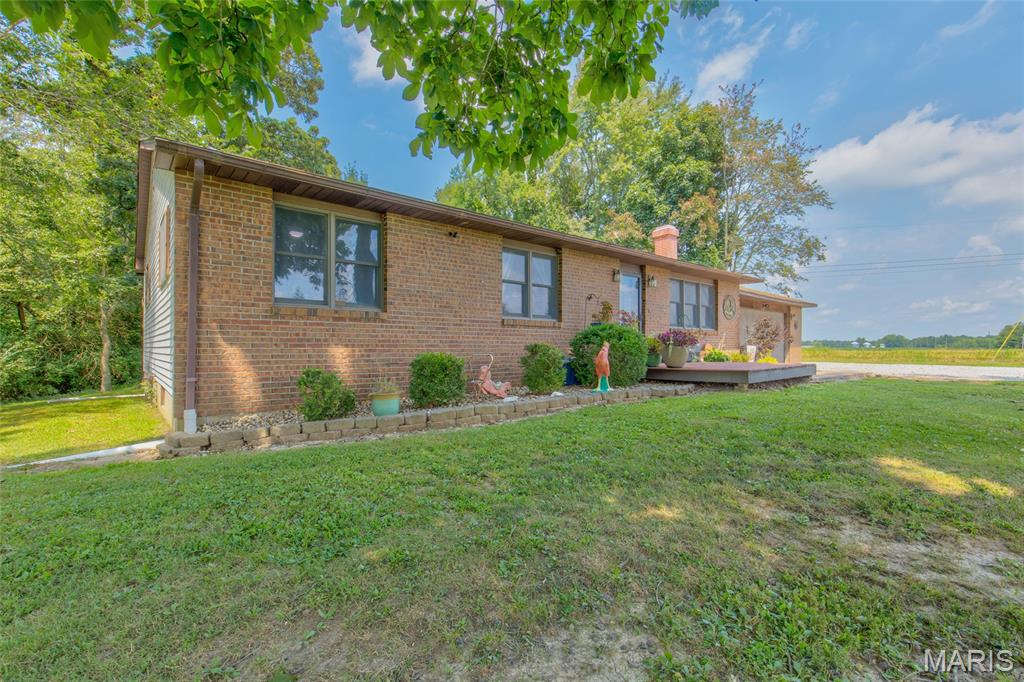 8945 Prairietown Road Dorsey, IL 62021 - Photo 3 of 41
