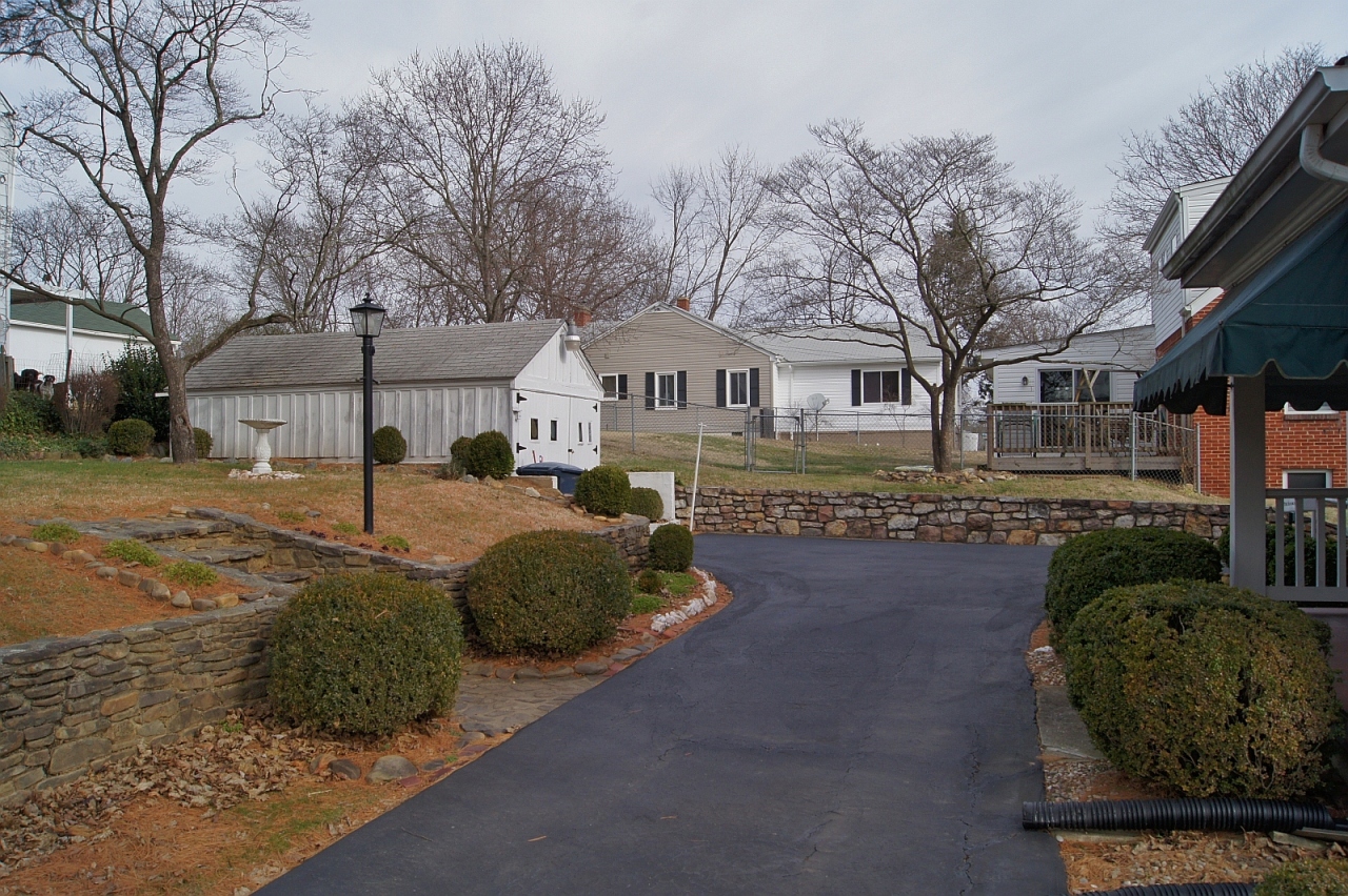 2527 Montvale Road Southwest Roanoke, VA 24015 - Photo 21 of 26 photo